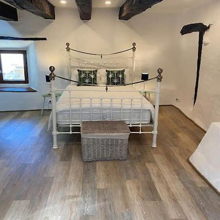 Spacious 1 Bed Home With Shared Pool Champagnac-la-Rivière Kültér fotó