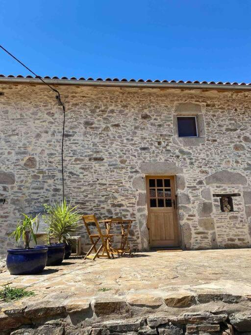 Spacious 1 Bed Home With Shared Pool Champagnac-la-Rivière Kültér fotó