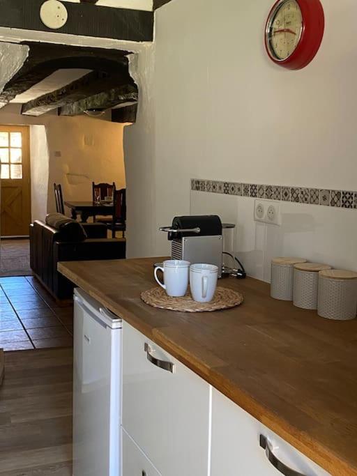 Spacious 1 Bed Home With Shared Pool Champagnac-la-Rivière Kültér fotó