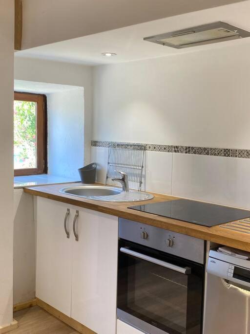 Spacious 1 Bed Home With Shared Pool Champagnac-la-Rivière Kültér fotó