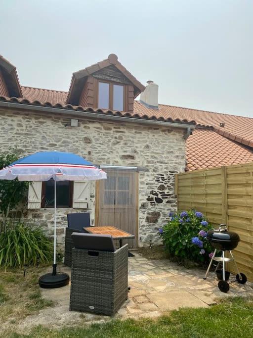 Spacious 1 Bed Home With Shared Pool Champagnac-la-Rivière Kültér fotó