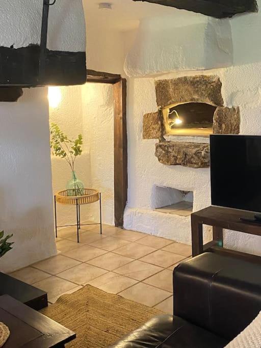 Spacious 1 Bed Home With Shared Pool Champagnac-la-Rivière Kültér fotó